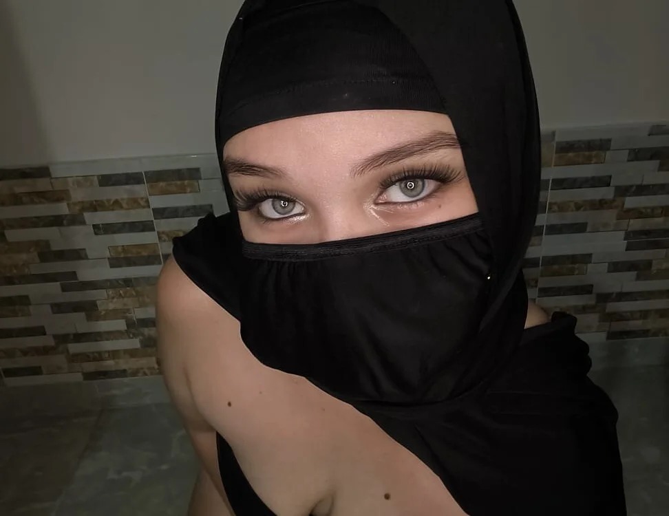 AMIRA_LUNA