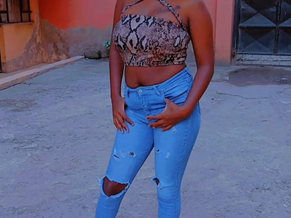 AmeliaHot01