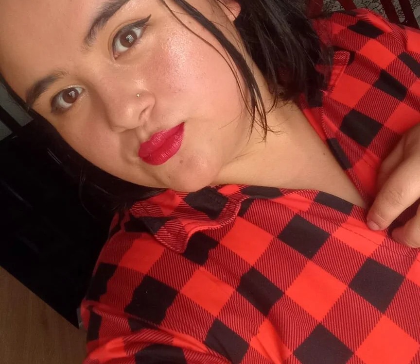 Andrea_curvy_