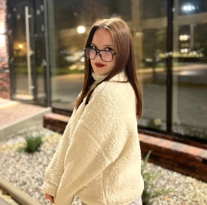 April_Mills_