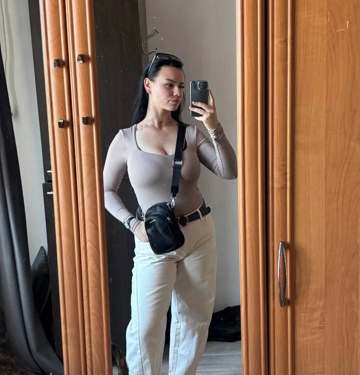 Ava_Lanchee