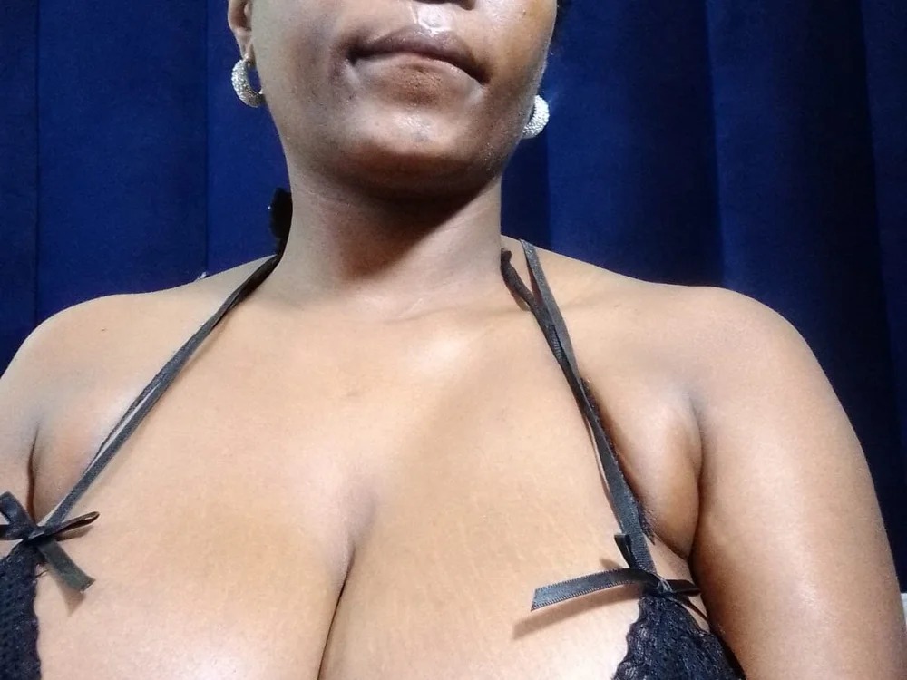 BlackSexyBoobs