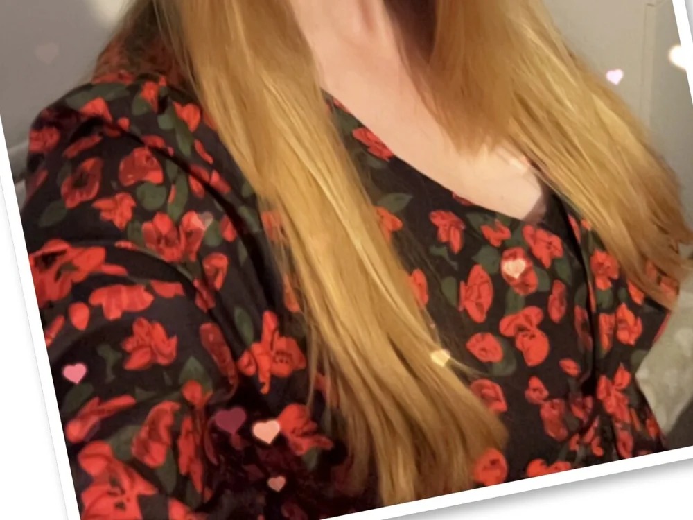 BustyBlonde_Lara