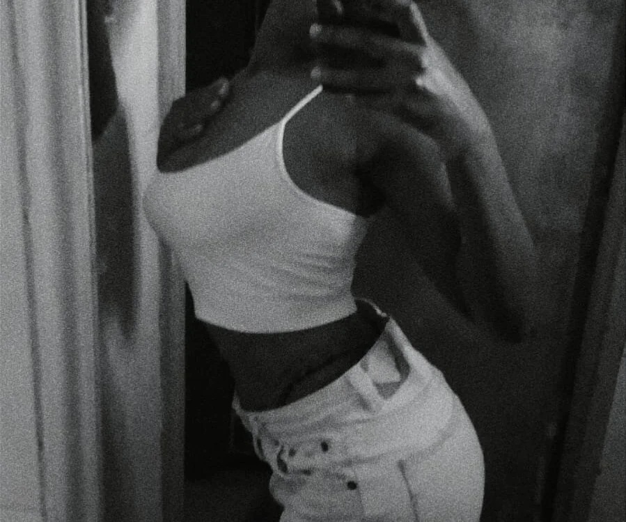 Busty_Tee