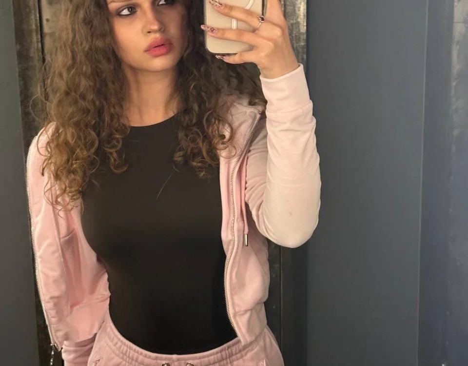 CurlyElina