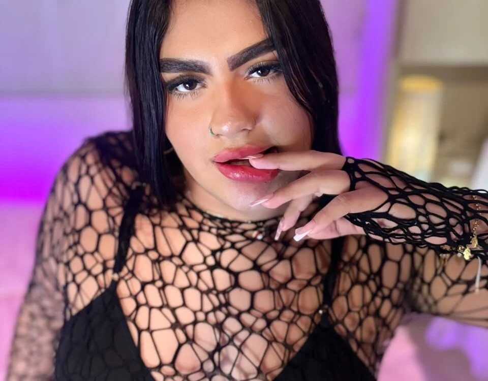 Curvy_Izzii