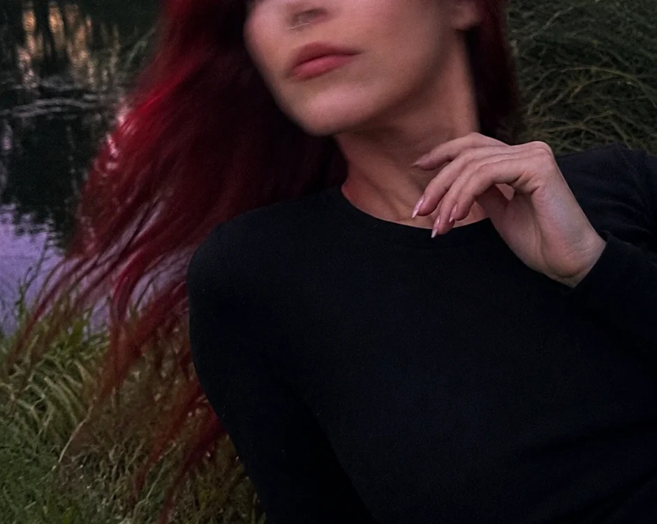 Eliza_Red_