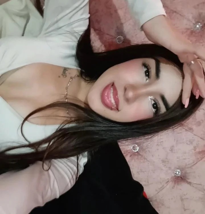 Emily_Velvet69_