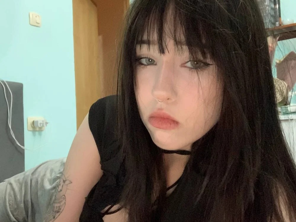 EvaHurt