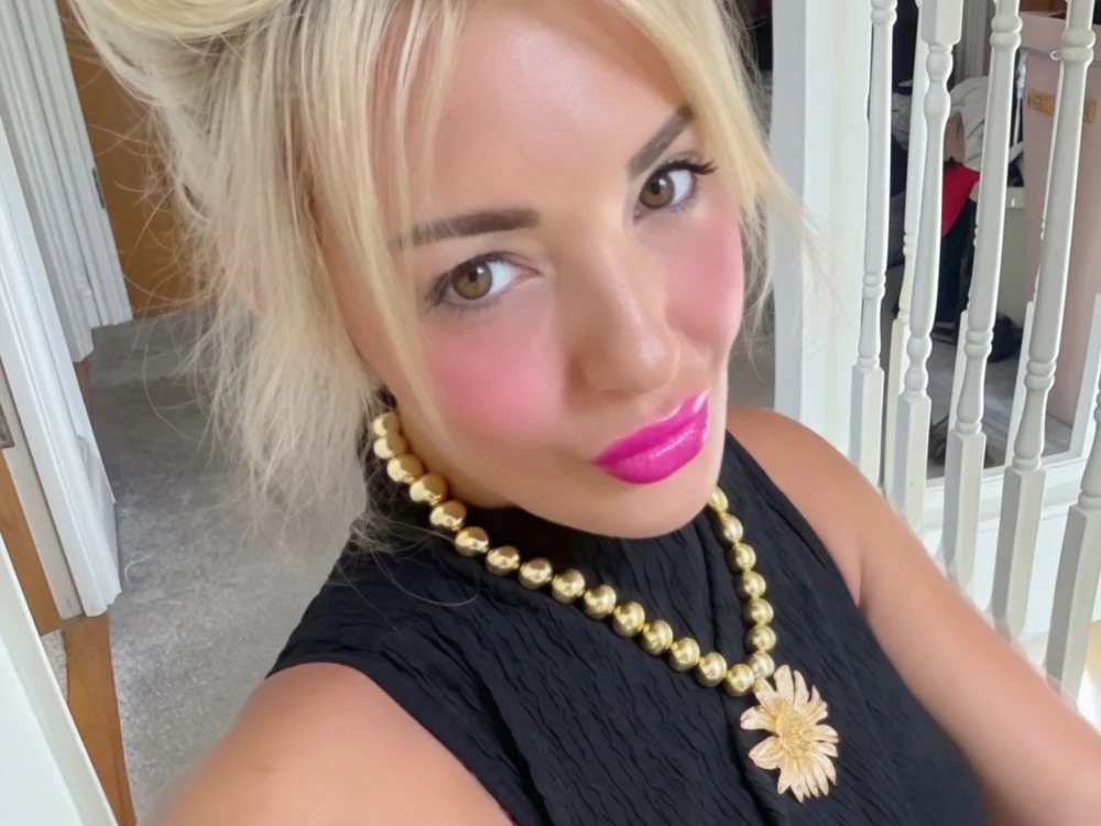 Horny-Bonnie-blonde