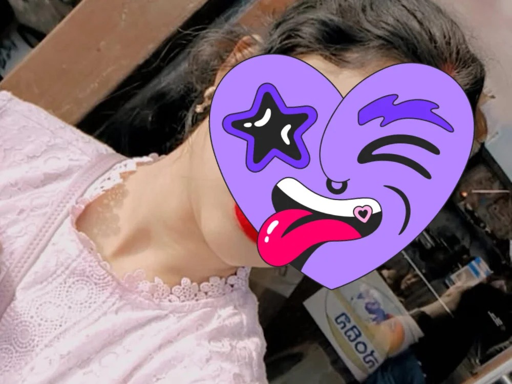 Hot_Mahira69