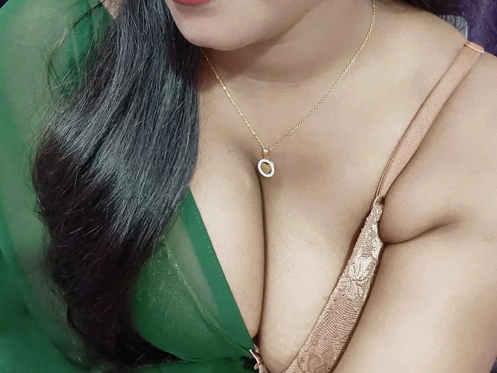 Hotty_navya__