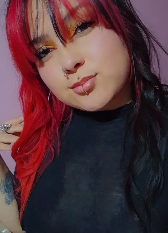 Latina_Curvy2