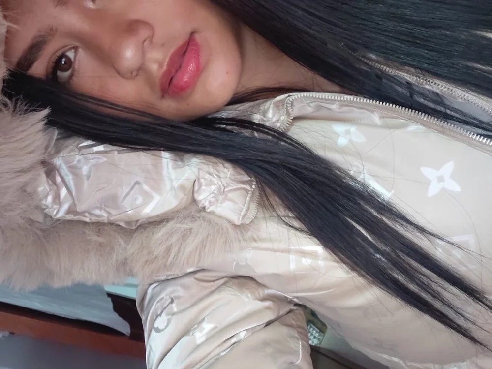 Leslyy19_