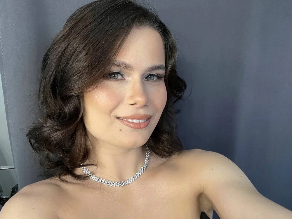 Madelina_Sanders