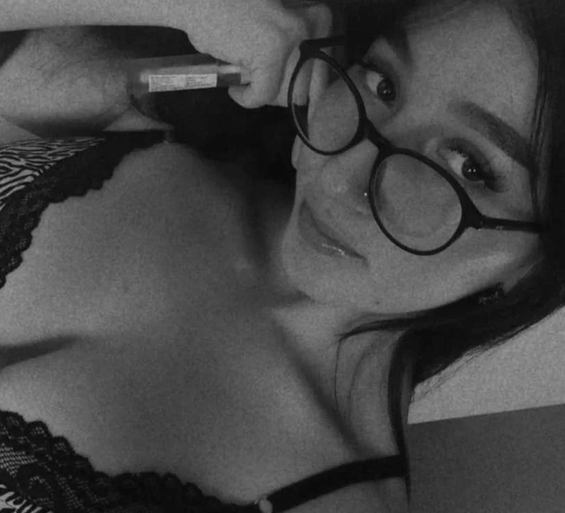 Mia-Hornny-