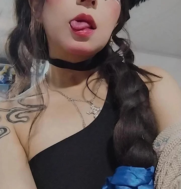 Mia_Valenzuela