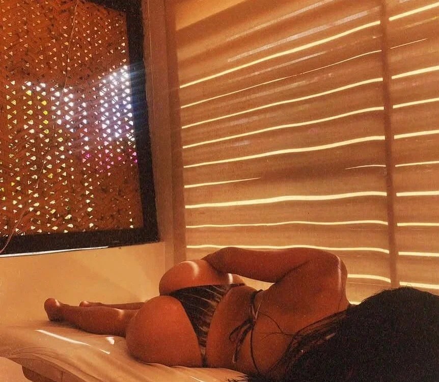MiiaaVelvett__