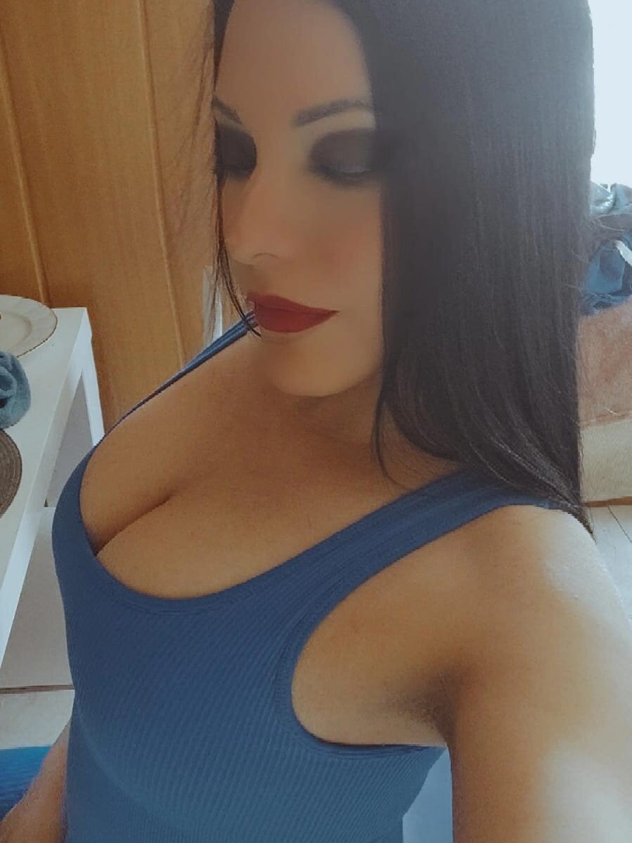 Morena_ojazos_travieza-39