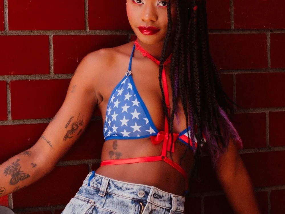 Naommyebony