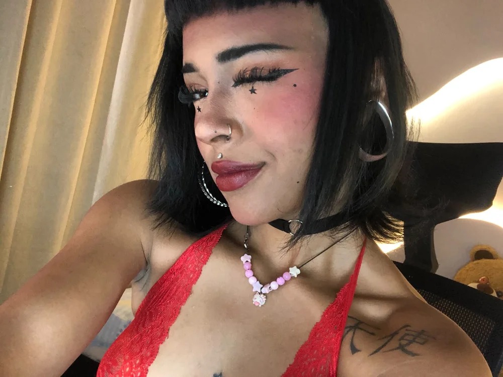 Nina_Brunette