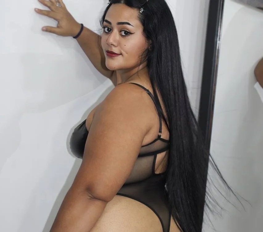 Queen_Curvy01