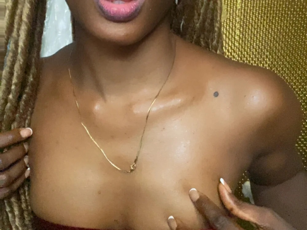 SexyNikia1