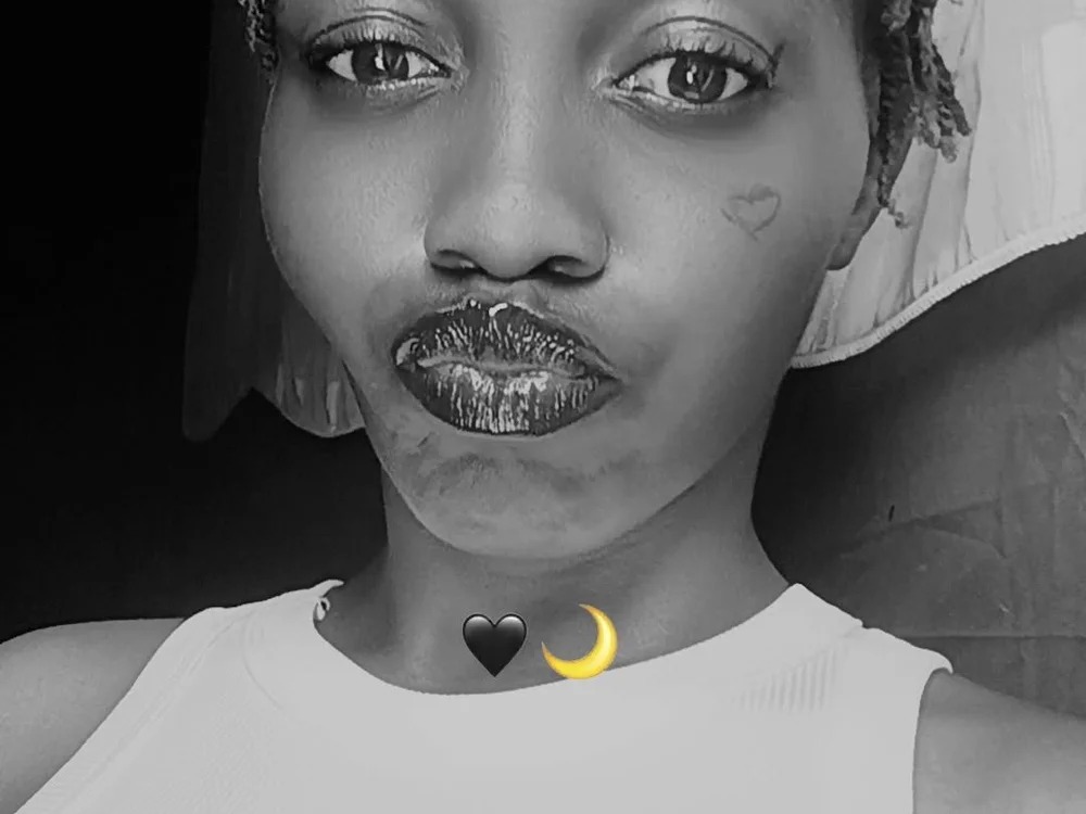 Slenderbie_ebony