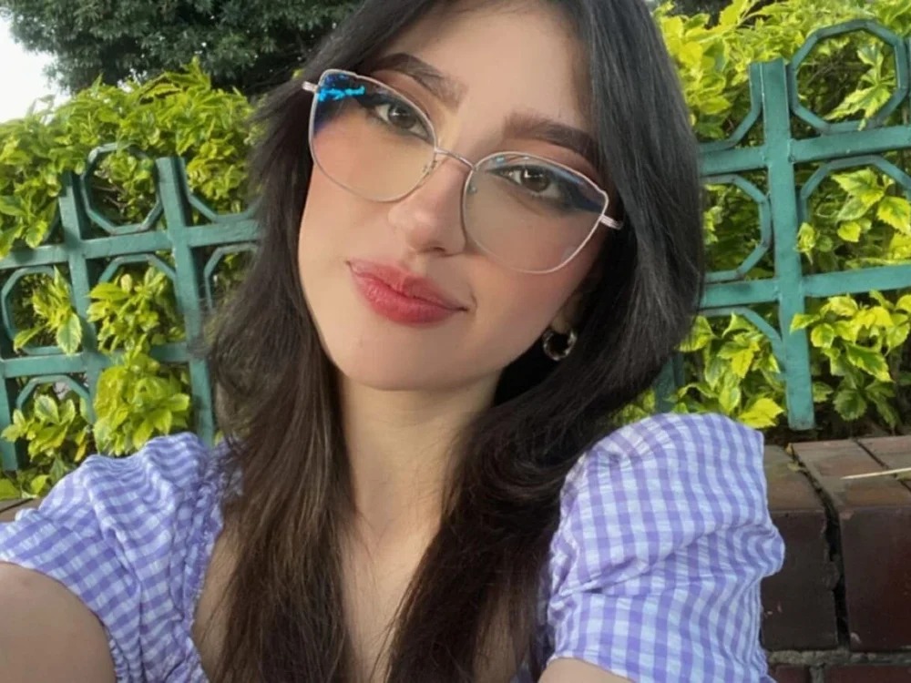 Zoey_kiss_