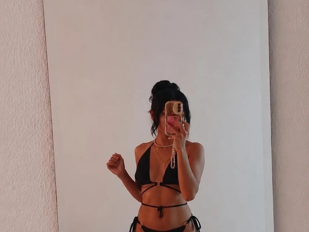 _lucero_hot