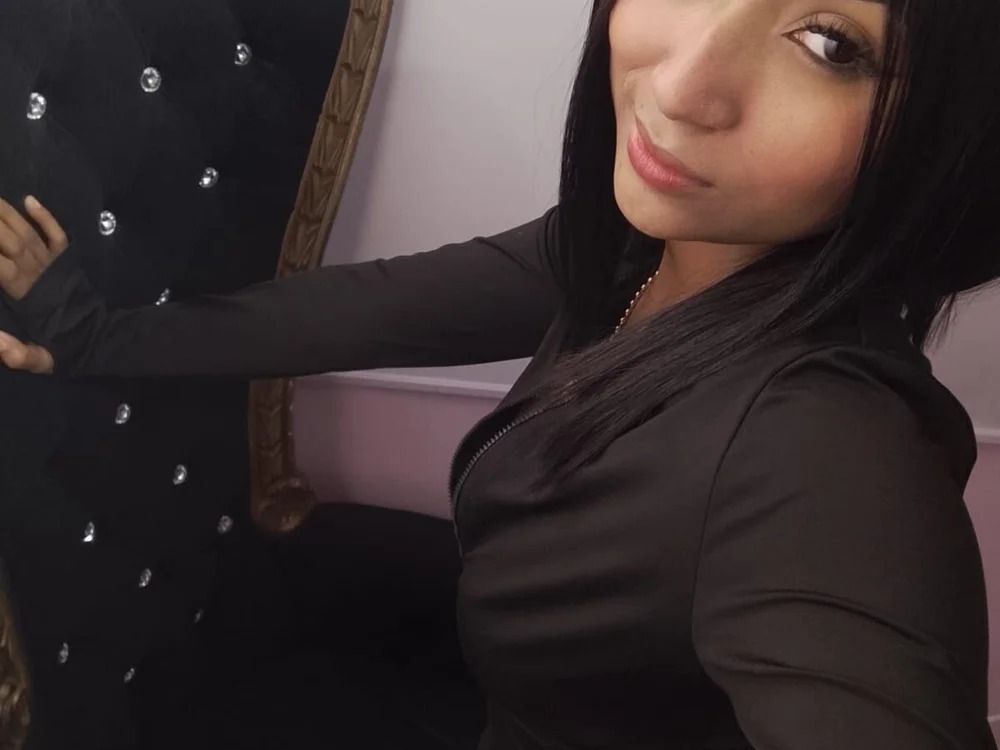 _mia_hot03