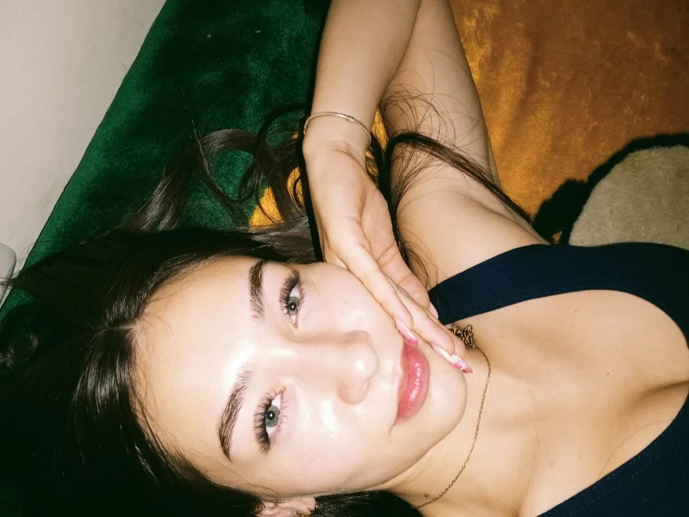 aztra_tay