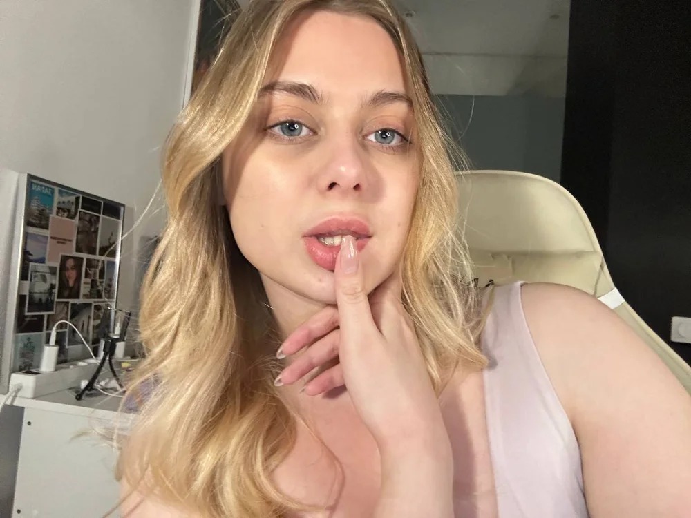 blonde_kellyy