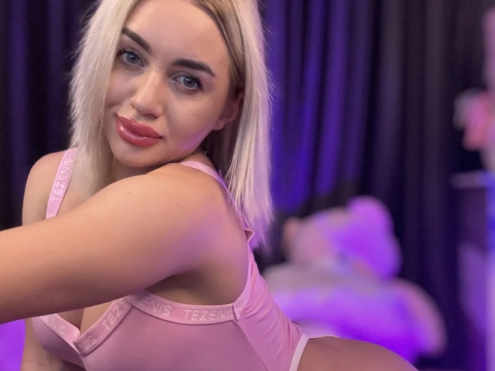 cute_blondiex
