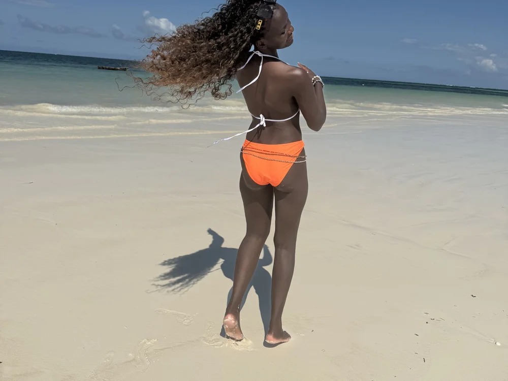ebony_lilly32