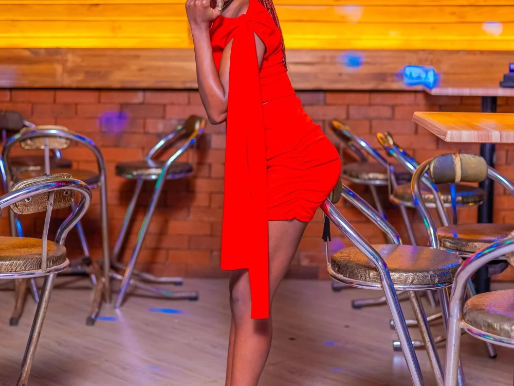 ebony_petitebody02