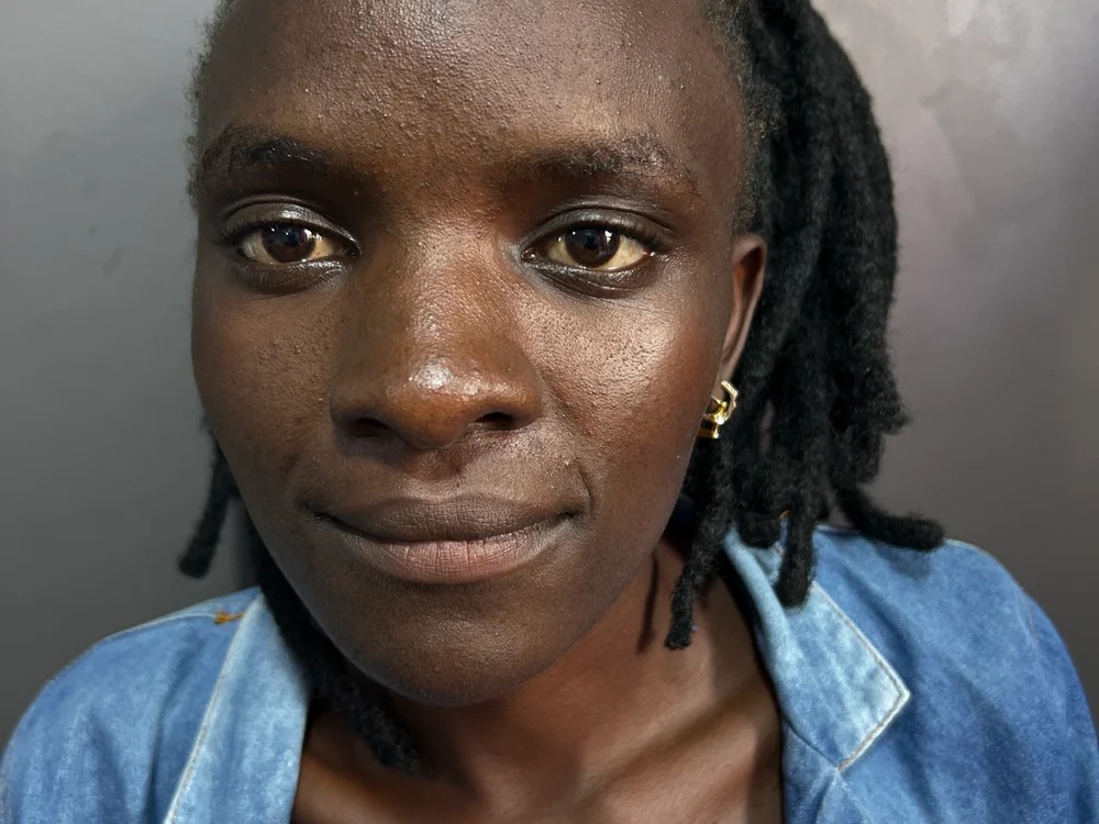 ebonypetite2