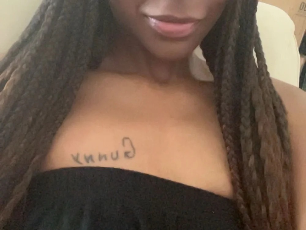 ebonypetite695