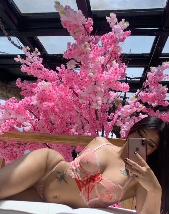 emely_moon_