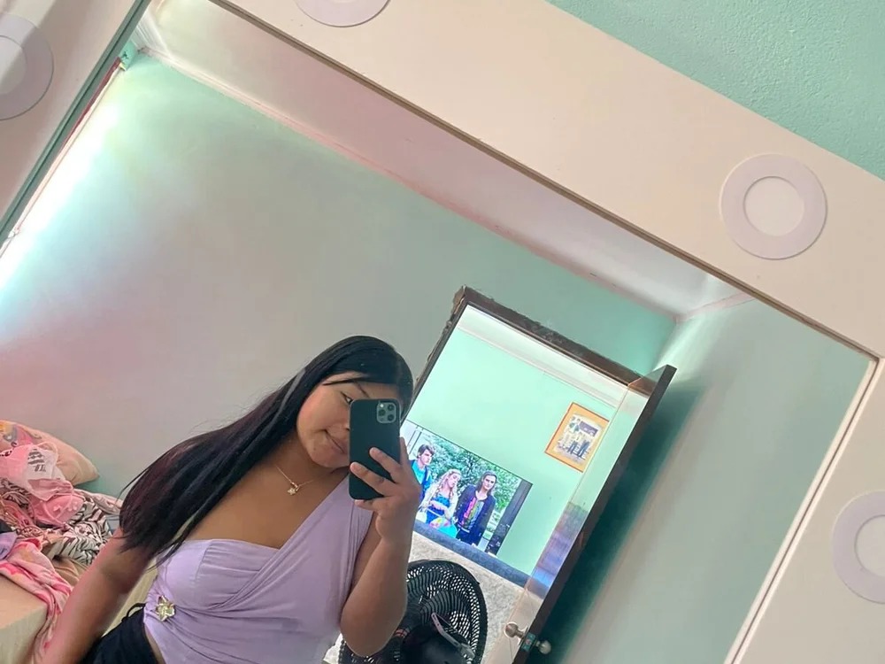 emily_lewiss037