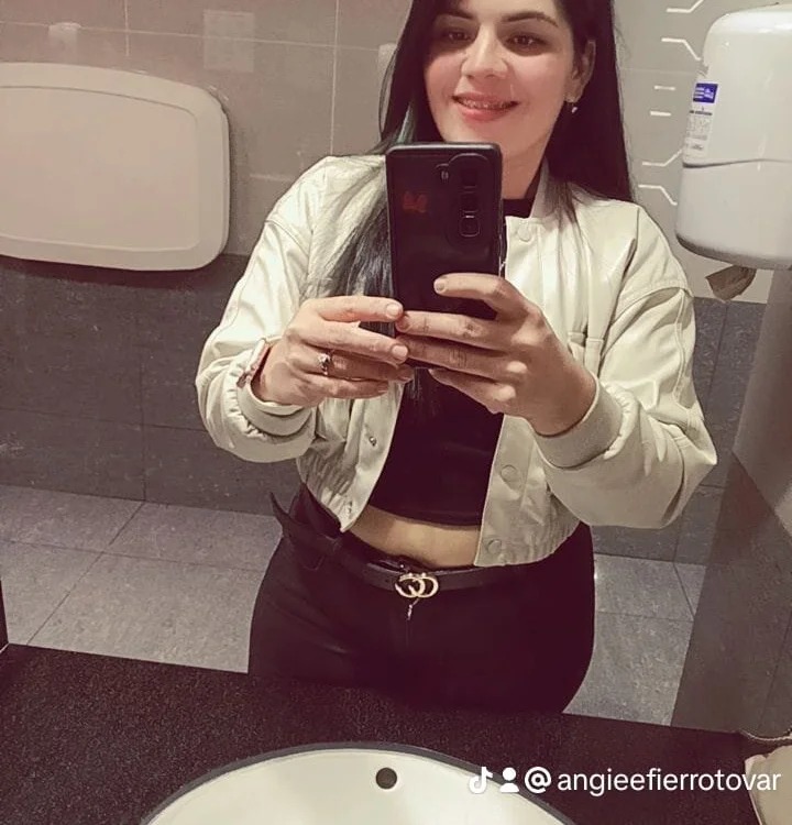 isabella_black1