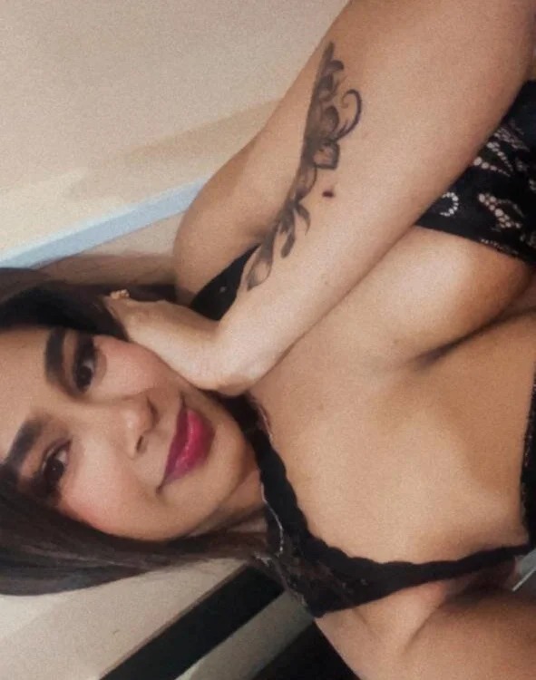 lucy_petite_t