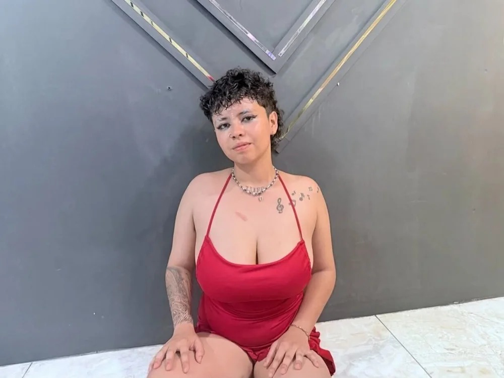 lunabustygirl2