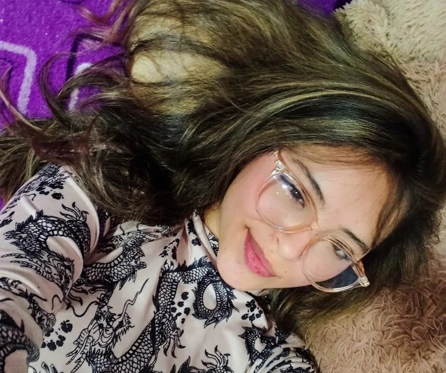 mia_joness__
