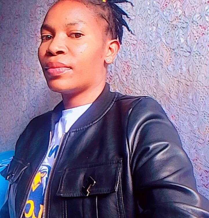 mya_pinkie