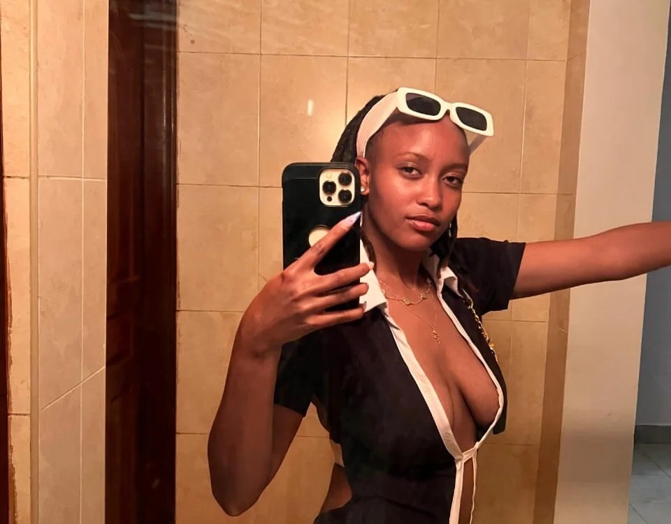 naughty_riri23