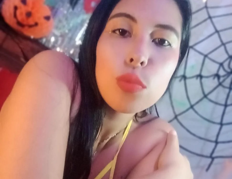 nikki_nikoll