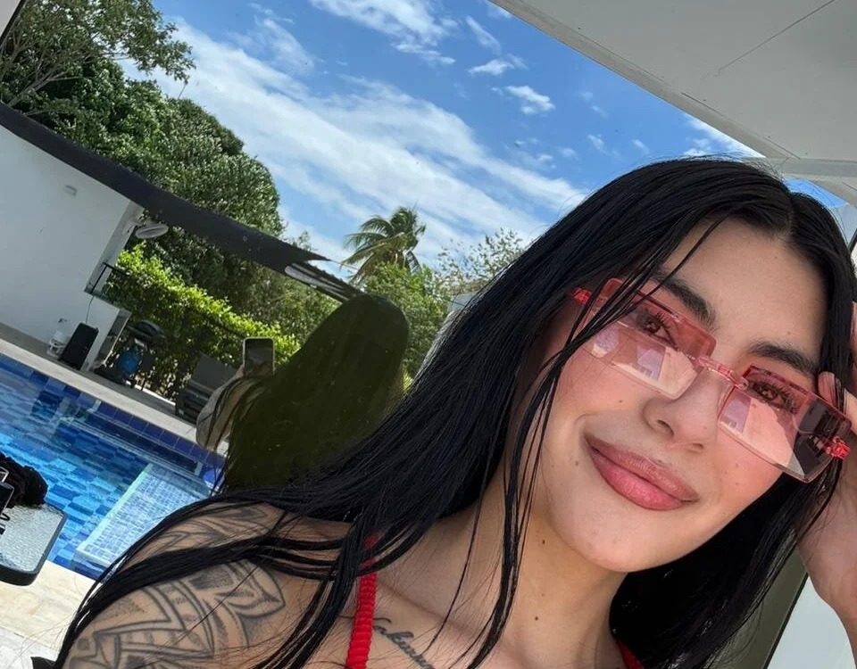 nina_velvet_1