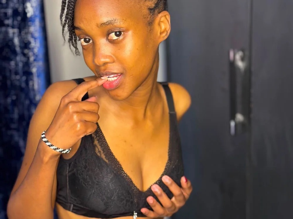 petitebony2