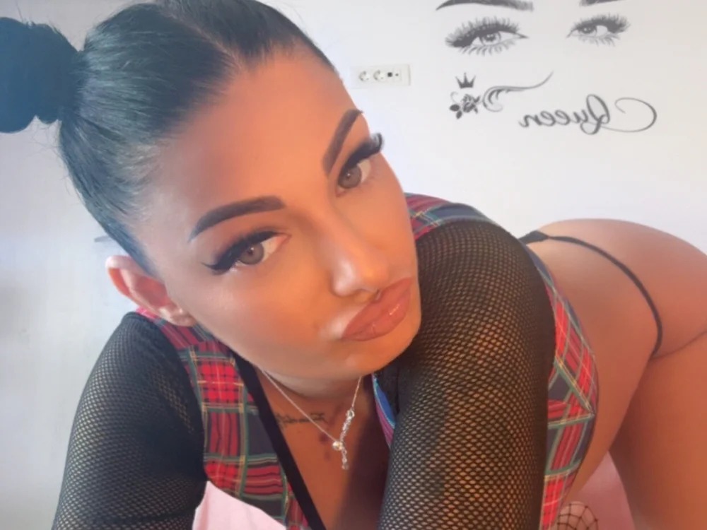 queen_of_deepthroatxx